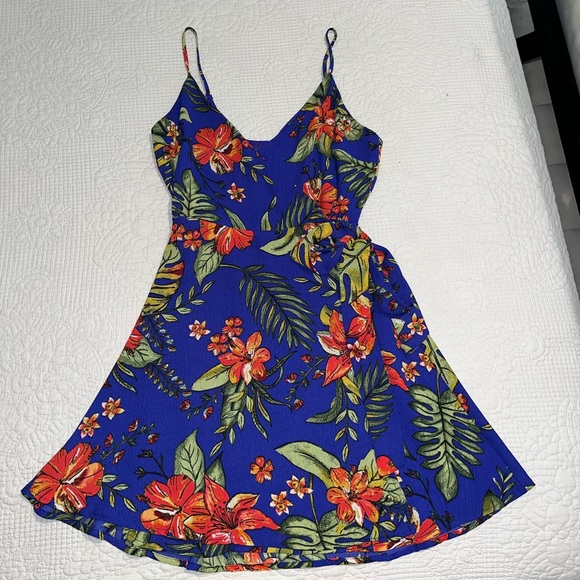 Women’s Lush Dress - Picture 2 of 9